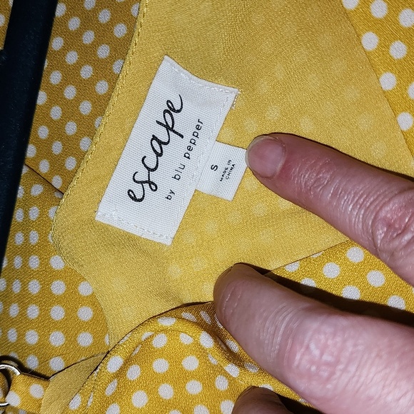 BLU PEPPER adjustable poly spagetti tank yellow and white polka dot 💛 - Picture 2 of 4